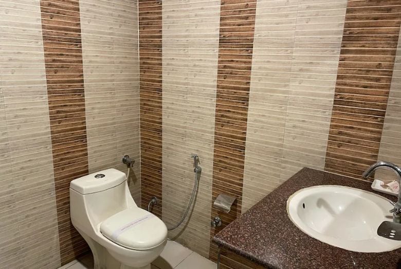 Hotel_natraj_palace_1