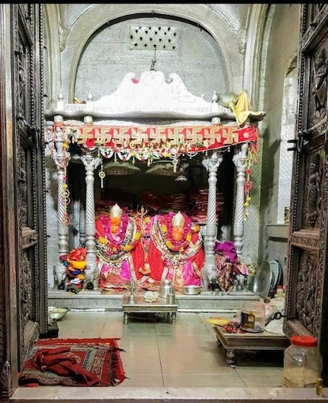 Maa_chintpurni_temple_1
