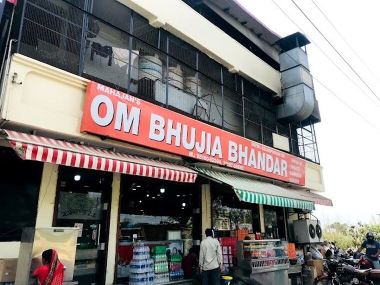 Om_bhujia_bhandaar_1