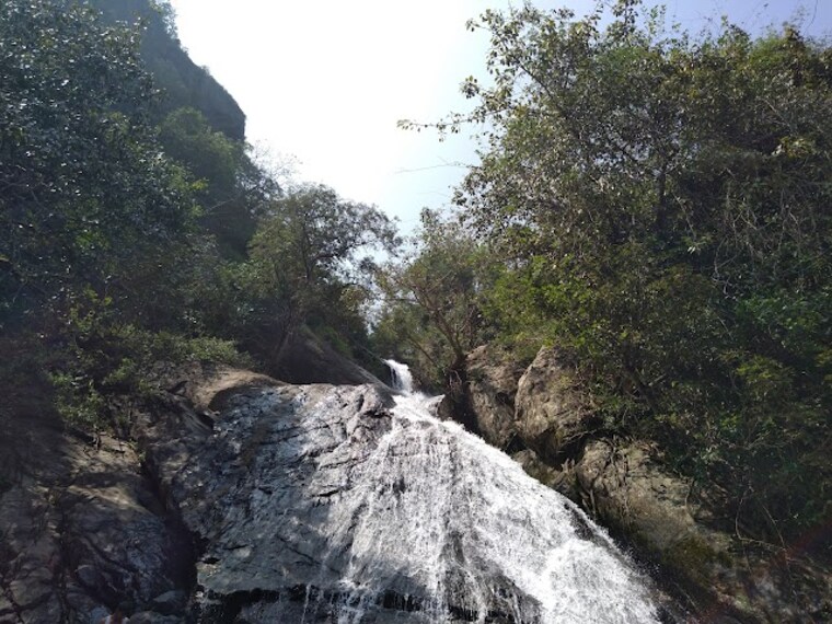 Monkey_waterfalls_2