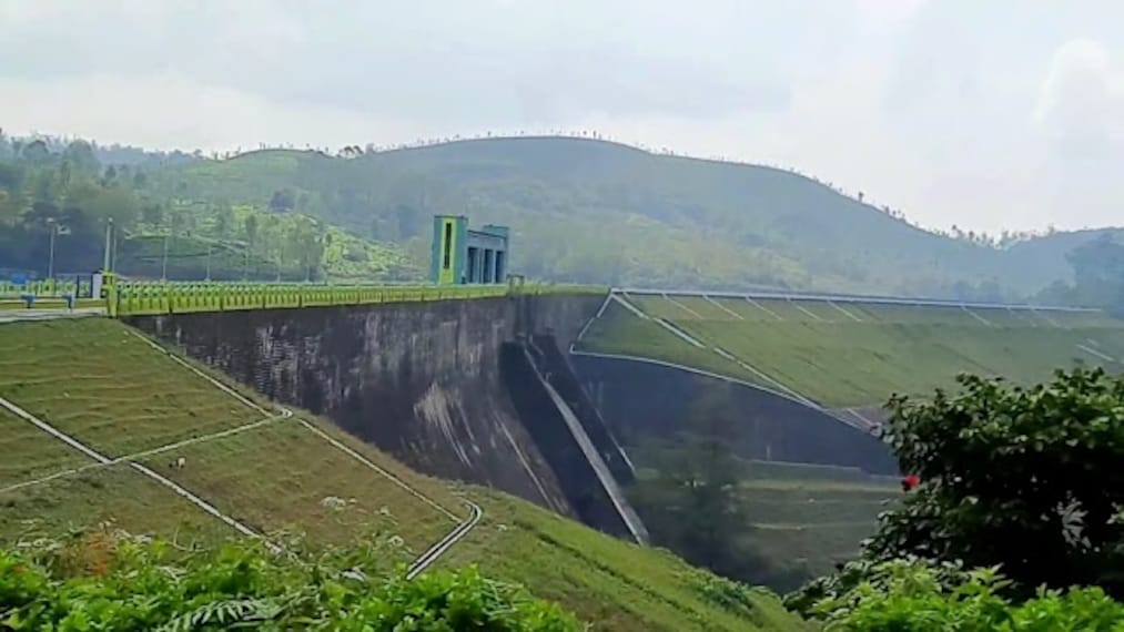 Sholayar_Dam_Cottages_2