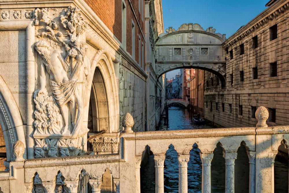 Bridge_of_Sighs_Ponte_dei_Sospiri_4