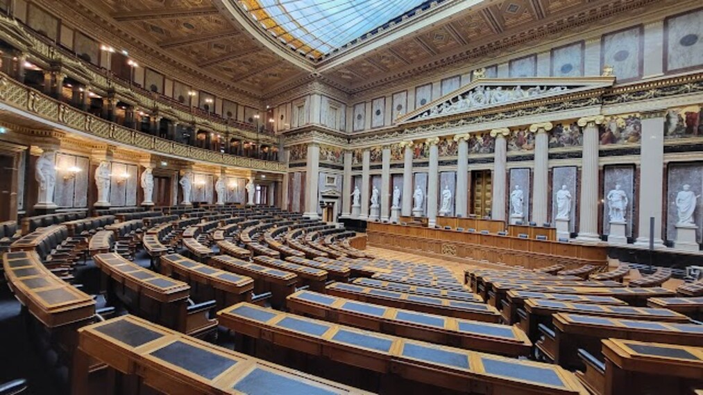 Austrian_Parliament_Building_2