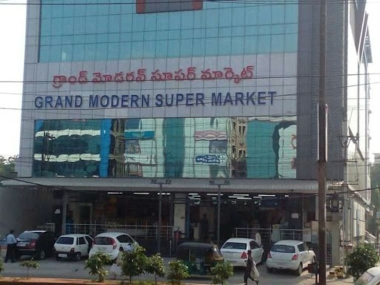 Markets_in_mg_road_1