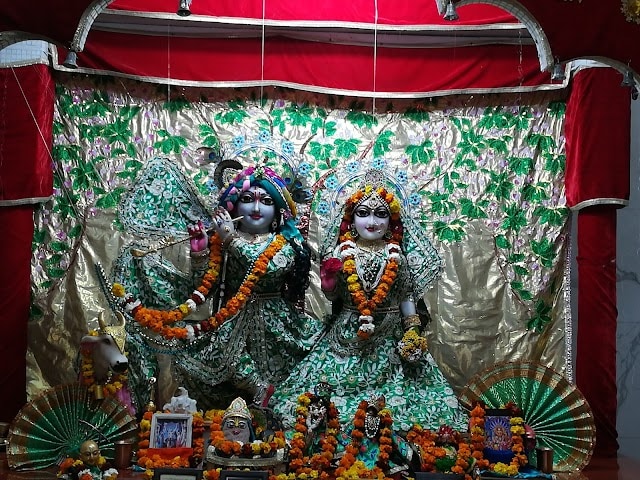 Shri_Radha_Kunj_Bihari_Temple_1