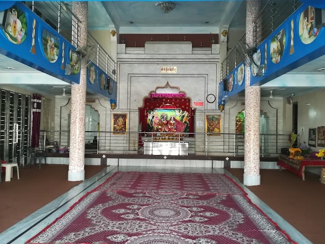 Shri_Radha_Kunj_Bihari_Temple_2