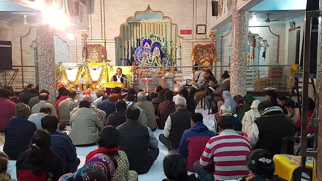 Shri_Radha_Kunj_Bihari_Temple_3