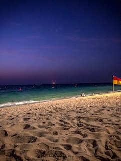 Umm Suqeim Night Swimming Beach, Dubai