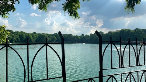 Hauz Khas Lake