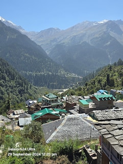 MoonDance Kasol Cafe & Bar