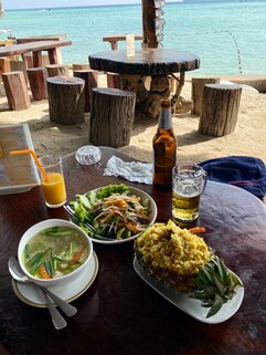 Hippies Bar & Restaurant