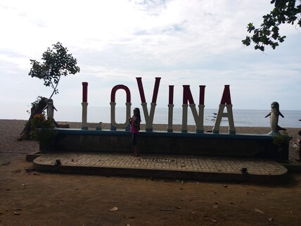 Lovina Dolphin Statue