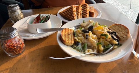 Jheel’s Ginger Coffee Bar & Bakery