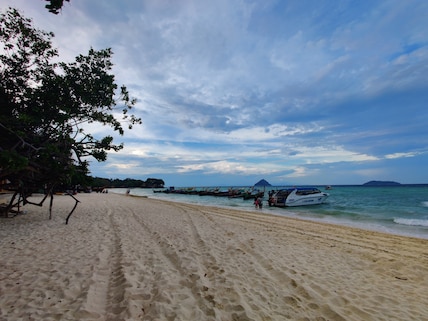 Koh Phi Phi (Laemtong Beach)