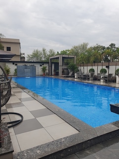 The Crown Palace Hotel