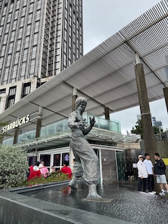 Bruce Lee Statue