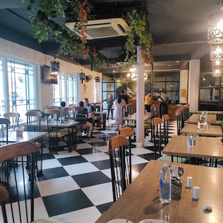 The Lake Hill Restaurant Café