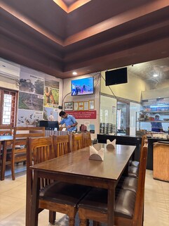 Kamat Food Court