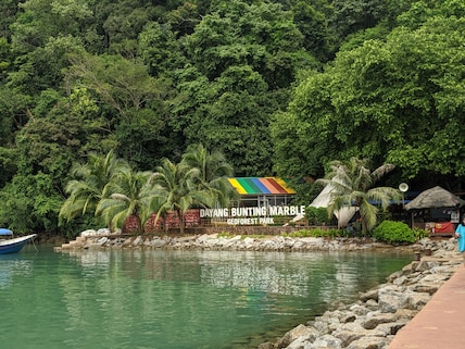 Pulau Dayang Bunting