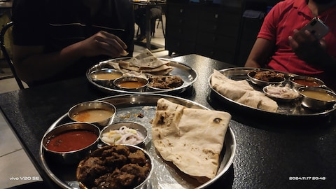 Manas Resto Lounge