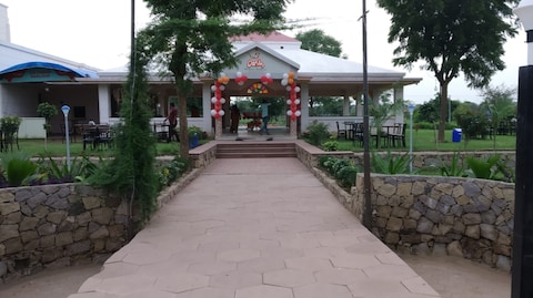Oasis the Garden Restaurant