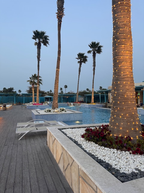 Q Lounge & Restaurant