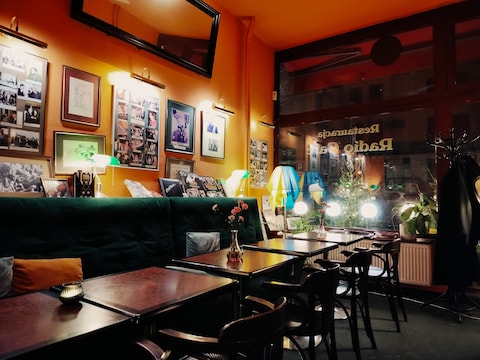 RADIO CAFE