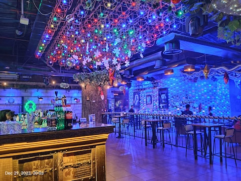 Skyhouse Bar & Cafe