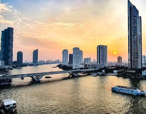 Saphan Taksin
