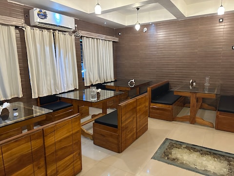 Hotel Bharat
