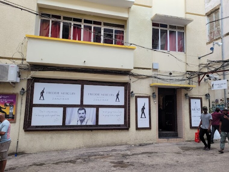 Freddie_Mercury_Museum_1