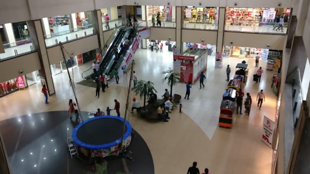 Paras_Downtown_Square_2