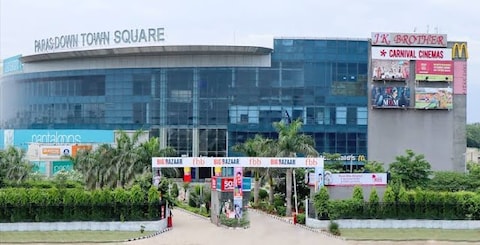 Paras Downtown Square